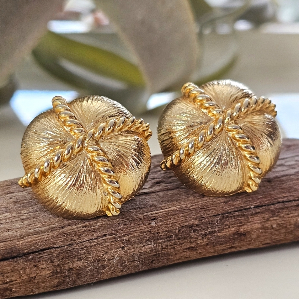 VTG Gold Domed Button Earrings with Rope detail and Brushed Textures 1" Clip
